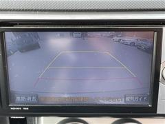 バックカメラがついており、後方の映像を確認できます。バックカメラはナビ付きのお車には必需品ですね！より詳細な情報は店舗にお問い合わせください。必要な箇所の画像を別途でお送りする事も可能です。 4