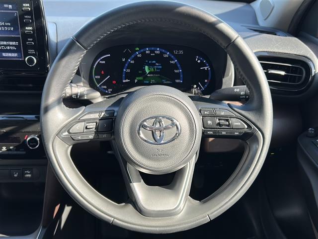 ヤリスクロス ハイブリッドＺ　純正ナビ　Ｂｌｕｅｔｏｏｔｈ　アラウンドビューモニター　前後ドライブレコーダー　パーキングアシスト　モデリスタエアロ　シートヒーター　ＥＴＣ　クルーズコントロール　パワーバックドア　パワーシート（10枚目）