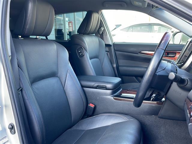 クラウンマジェスタ Fバージョン 純正ナビ Bluetooth TV視聴可 パワーシート シートヒーター ベンチレーション レザーシート ステアリングヒーター クルーズコントロール 純正フロアマット 純正アルミホイール LEDライト(13枚目)