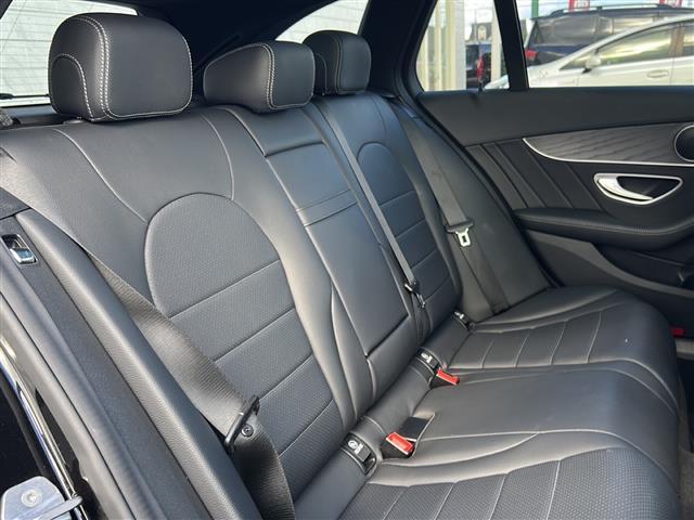Cクラスステーションワゴン C220d ステーションワゴンローレウスエディション ◇純正メモリナビ・Bluetooth・TV ワンセグ・バックカメラ◇電動ガラスサンルーフ◇レザーシート◇前席パワーシート◇追従式クルーズコントロール◇パドルシフト(19枚目)