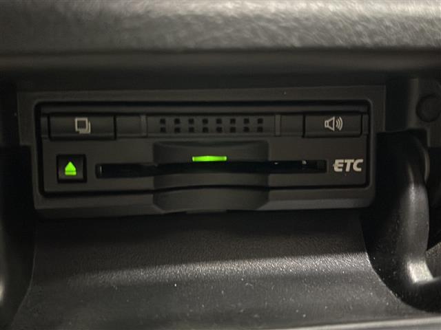 クラウンハイブリッド ロイヤルサルーン　◇純正ナビ・Ｂｌｕｅｔｏｏｔｈ　ＣＤ　ＤＶＤ・ＴＶ　ワンセグ・バックカメラ◇クルーズコントロール◇電動ガラスサンルーフ◇レザーシート◇パワーシート◇シートヒーター◇シートクーラー（6枚目）