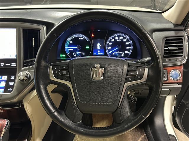 クラウンハイブリッド ロイヤルサルーン　◇純正ナビ・Ｂｌｕｅｔｏｏｔｈ　ＣＤ　ＤＶＤ・ＴＶ　ワンセグ・バックカメラ◇クルーズコントロール◇電動ガラスサンルーフ◇レザーシート◇パワーシート◇シートヒーター◇シートクーラー（9枚目）