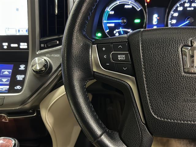 クラウンハイブリッド ロイヤルサルーン　◇純正ナビ・Ｂｌｕｅｔｏｏｔｈ　ＣＤ　ＤＶＤ・ＴＶ　ワンセグ・バックカメラ◇クルーズコントロール◇電動ガラスサンルーフ◇レザーシート◇パワーシート◇シートヒーター◇シートクーラー（10枚目）