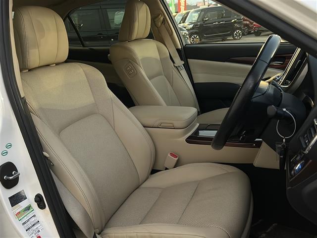 クラウンハイブリッド ロイヤルサルーン　◇純正ナビ・Ｂｌｕｅｔｏｏｔｈ　ＣＤ　ＤＶＤ・ＴＶ　ワンセグ・バックカメラ◇クルーズコントロール◇電動ガラスサンルーフ◇レザーシート◇パワーシート◇シートヒーター◇シートクーラー（15枚目）