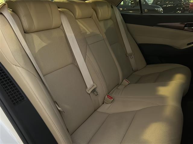 クラウンハイブリッド ロイヤルサルーン　◇純正ナビ・Ｂｌｕｅｔｏｏｔｈ　ＣＤ　ＤＶＤ・ＴＶ　ワンセグ・バックカメラ◇クルーズコントロール◇電動ガラスサンルーフ◇レザーシート◇パワーシート◇シートヒーター◇シートクーラー（18枚目）