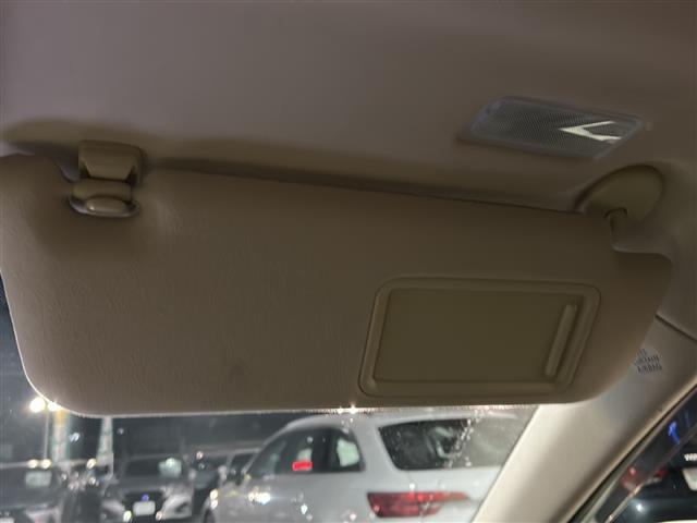 クラウンハイブリッド ロイヤルサルーン　◇純正ナビ・Ｂｌｕｅｔｏｏｔｈ　ＣＤ　ＤＶＤ・ＴＶ　ワンセグ・バックカメラ◇クルーズコントロール◇電動ガラスサンルーフ◇レザーシート◇パワーシート◇シートヒーター◇シートクーラー（29枚目）