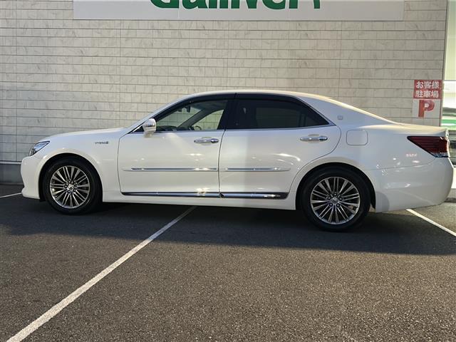 クラウンハイブリッド ロイヤルサルーン　◇純正ナビ・Ｂｌｕｅｔｏｏｔｈ　ＣＤ　ＤＶＤ・ＴＶ　ワンセグ・バックカメラ◇クルーズコントロール◇電動ガラスサンルーフ◇レザーシート◇パワーシート◇シートヒーター◇シートクーラー（32枚目）