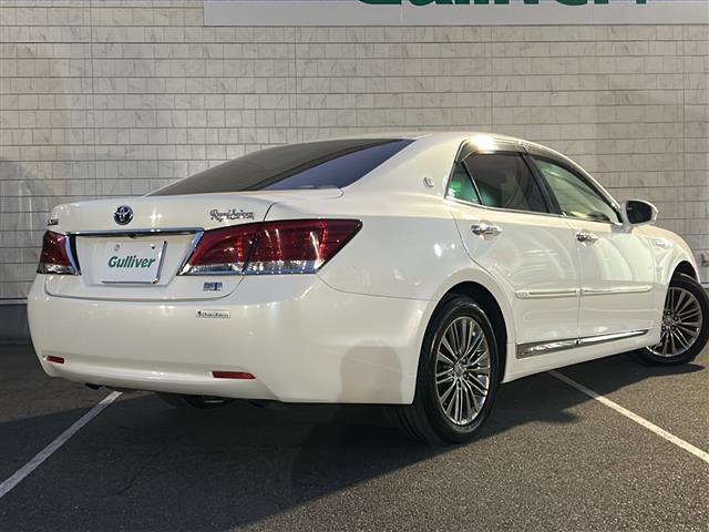 クラウンハイブリッド ロイヤルサルーン　◇純正ナビ・Ｂｌｕｅｔｏｏｔｈ　ＣＤ　ＤＶＤ・ＴＶ　ワンセグ・バックカメラ◇クルーズコントロール◇電動ガラスサンルーフ◇レザーシート◇パワーシート◇シートヒーター◇シートクーラー（35枚目）