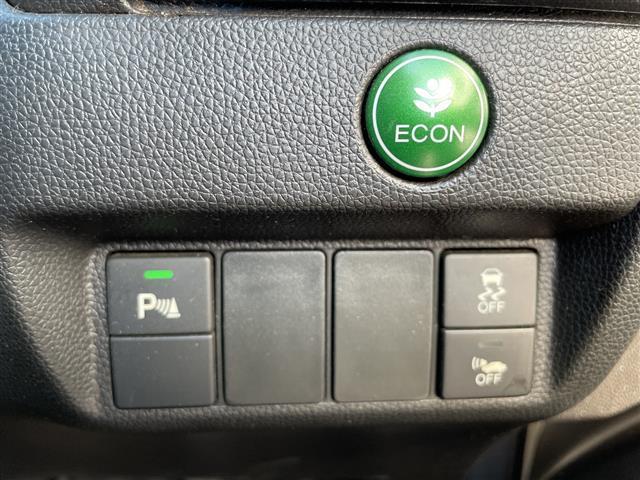 フィットハイブリッド Ｆ　１オーナー　純正インターナビ　Ｂカメラ　ＥＴＣ　横滑り防止装置　盗難防止装置　ＬＥＤヘッドライト　ＬＥＤフォグライト　オートライト　電動格納式リモコンカラードドアミラー（オートリトラミラー）（15枚目）