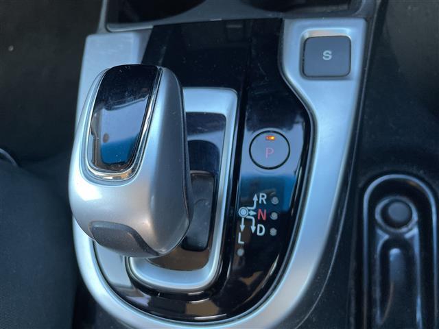 フィットハイブリッド Ｆ　１オーナー　純正インターナビ　Ｂカメラ　ＥＴＣ　横滑り防止装置　盗難防止装置　ＬＥＤヘッドライト　ＬＥＤフォグライト　オートライト　電動格納式リモコンカラードドアミラー（オートリトラミラー）（18枚目）