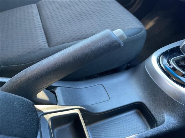 フィットハイブリッド Ｆ　１オーナー　純正インターナビ　Ｂカメラ　ＥＴＣ　横滑り防止装置　盗難防止装置　ＬＥＤヘッドライト　ＬＥＤフォグライト　オートライト　電動格納式リモコンカラードドアミラー（オートリトラミラー）（19枚目）