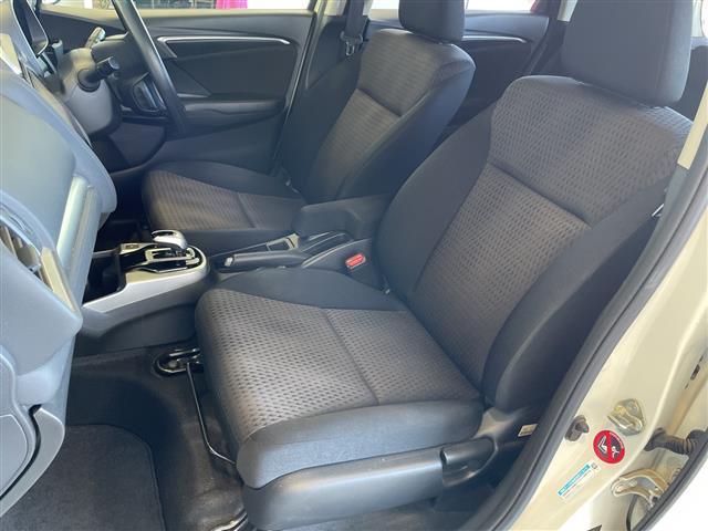 フィットハイブリッド Ｆ　１オーナー　純正インターナビ　Ｂカメラ　ＥＴＣ　横滑り防止装置　盗難防止装置　ＬＥＤヘッドライト　ＬＥＤフォグライト　オートライト　電動格納式リモコンカラードドアミラー（オートリトラミラー）（21枚目）