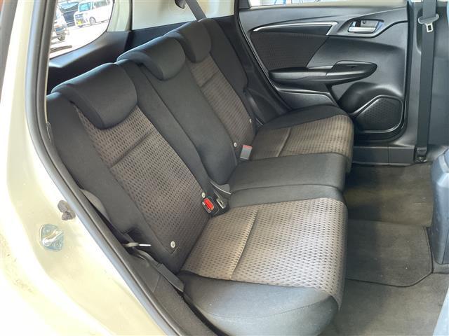 フィットハイブリッド Ｆ　１オーナー　純正インターナビ　Ｂカメラ　ＥＴＣ　横滑り防止装置　盗難防止装置　ＬＥＤヘッドライト　ＬＥＤフォグライト　オートライト　電動格納式リモコンカラードドアミラー（オートリトラミラー）（22枚目）