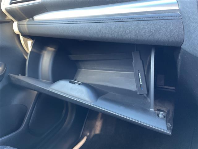 フィットハイブリッド Ｆ　１オーナー　純正インターナビ　Ｂカメラ　ＥＴＣ　横滑り防止装置　盗難防止装置　ＬＥＤヘッドライト　ＬＥＤフォグライト　オートライト　電動格納式リモコンカラードドアミラー（オートリトラミラー）（30枚目）