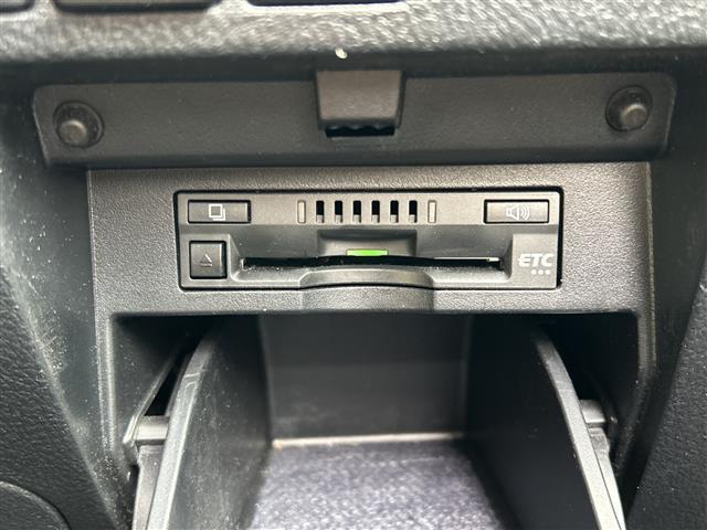 ヴェルファイア ２．５Ｖ　純正ナビ　Ｂｌｕｅｔｏｏｔｈ　フルセグＴＶ　バックカメラ　ドライブレコーダー　ＥＴＣ　スペアキー　両側パワースライドドア　パワーバックドア　パワーシート　レザーシート　エアシート　後席エアコン　ＬＥＤ（9枚目）