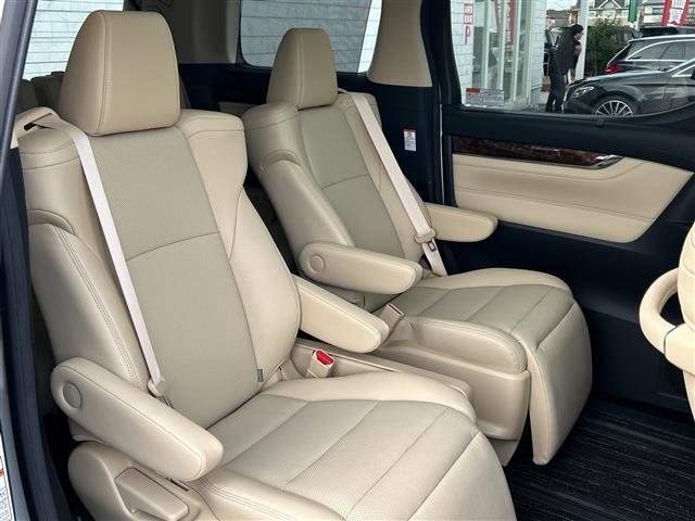 ヴェルファイア ２．５Ｖ　純正ナビ　Ｂｌｕｅｔｏｏｔｈ　フルセグＴＶ　バックカメラ　ドライブレコーダー　ＥＴＣ　スペアキー　両側パワースライドドア　パワーバックドア　パワーシート　レザーシート　エアシート　後席エアコン　ＬＥＤ（18枚目）