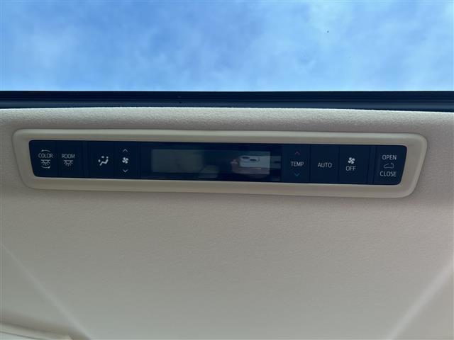 ヴェルファイア ２．５Ｖ　純正ナビ　Ｂｌｕｅｔｏｏｔｈ　フルセグＴＶ　バックカメラ　ドライブレコーダー　ＥＴＣ　スペアキー　両側パワースライドドア　パワーバックドア　パワーシート　レザーシート　エアシート　後席エアコン　ＬＥＤ（31枚目）