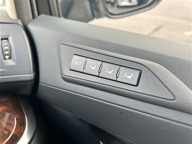 ヴェルファイア ２．５Ｖ　純正ナビ　Ｂｌｕｅｔｏｏｔｈ　フルセグＴＶ　バックカメラ　ドライブレコーダー　ＥＴＣ　スペアキー　両側パワースライドドア　パワーバックドア　パワーシート　レザーシート　エアシート　後席エアコン　ＬＥＤ（32枚目）