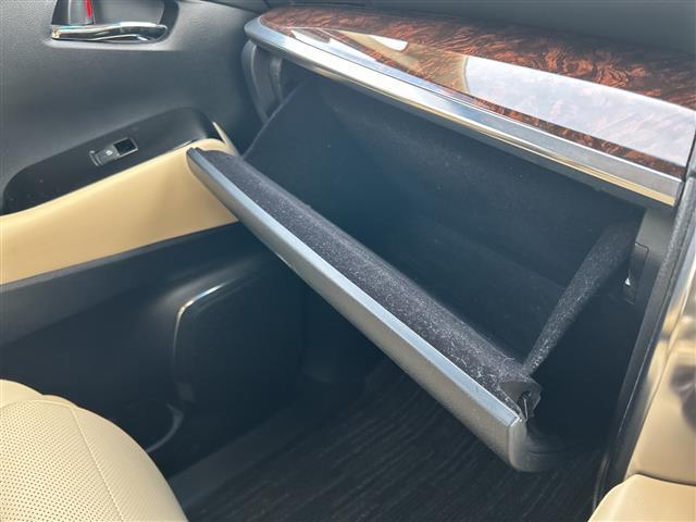 ヴェルファイア ２．５Ｖ　純正ナビ　Ｂｌｕｅｔｏｏｔｈ　フルセグＴＶ　バックカメラ　ドライブレコーダー　ＥＴＣ　スペアキー　両側パワースライドドア　パワーバックドア　パワーシート　レザーシート　エアシート　後席エアコン　ＬＥＤ（36枚目）