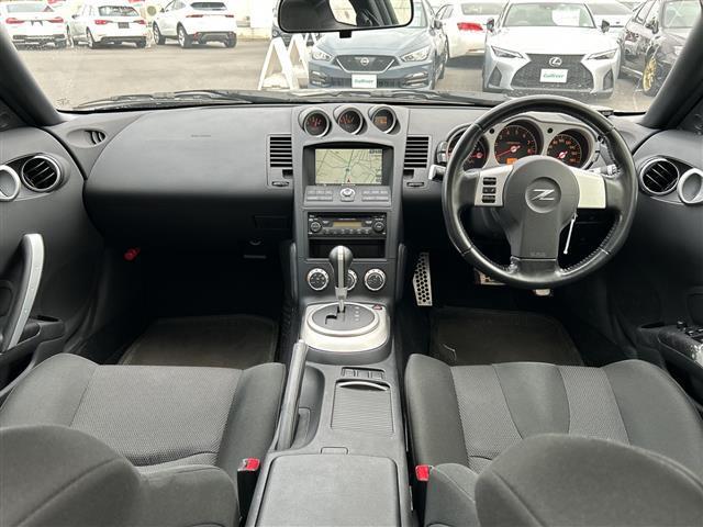 フェアレディＺ ベースグレード　◇純正ＨＤＤナビ◇バックカメラ◇オーディオ◇ＣＤ　ＦＭ　ＡＭ◇ＭＴモード付ＡＴ◇純正１８インチアルミホイール◇リモコンキー◇横滑り防止装置◇盗難防止装置◇ＨＩＤヘッドライト（7枚目）