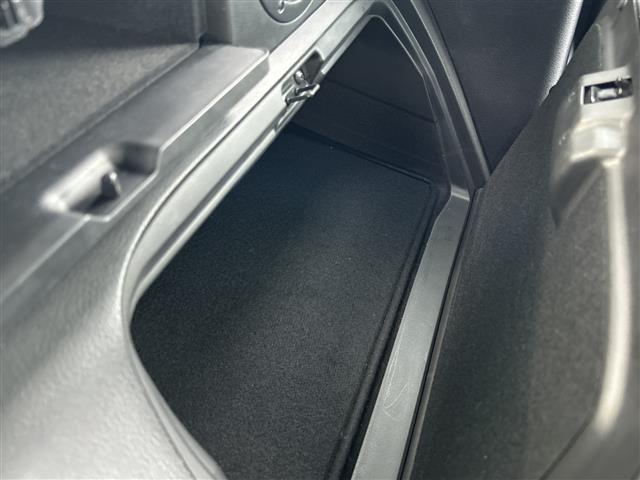 フェアレディＺ ベースグレード　◇純正ＨＤＤナビ◇バックカメラ◇オーディオ◇ＣＤ　ＦＭ　ＡＭ◇ＭＴモード付ＡＴ◇純正１８インチアルミホイール◇リモコンキー◇横滑り防止装置◇盗難防止装置◇ＨＩＤヘッドライト（24枚目）