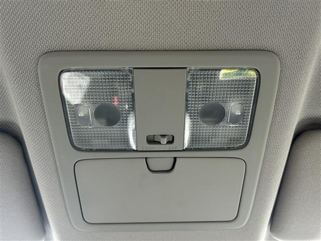 フェアレディＺ ベースグレード　◇純正ＨＤＤナビ◇バックカメラ◇オーディオ◇ＣＤ　ＦＭ　ＡＭ◇ＭＴモード付ＡＴ◇純正１８インチアルミホイール◇リモコンキー◇横滑り防止装置◇盗難防止装置◇ＨＩＤヘッドライト（25枚目）