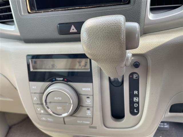 スペーシア Ｘ　１オーナー　オーディオ　スタッドレス積込盗難防止装置　ベンチシート　プッシュスタート　スマートキー　ドアバイザー　両側スライドドア　片側パワースライドドア　純正フロアマット　取扱説明書　保証書（11枚目）