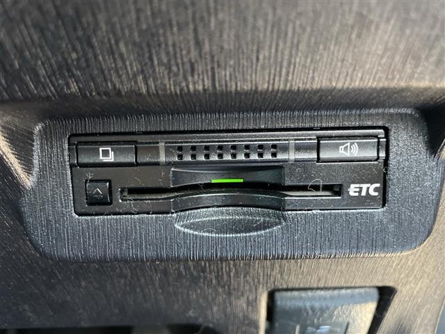 プリウスアルファ Ｓ　純正ナビ／ＴＶ／ＢＴ／ＣＤ／ＤＶＤ　　前後ドラレコ　ＥＴＣ　バックカメラ　横滑り防止装置　盗難防止装置　パーキングアシスト　オートライト　ＬＥＤヘッドライト　フォグランプ　ドアバイザー　取扱説明書（8枚目）