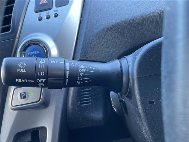 プリウスアルファ Ｓ　純正ナビ／ＴＶ／ＢＴ／ＣＤ／ＤＶＤ　　前後ドラレコ　ＥＴＣ　バックカメラ　横滑り防止装置　盗難防止装置　パーキングアシスト　オートライト　ＬＥＤヘッドライト　フォグランプ　ドアバイザー　取扱説明書（13枚目）