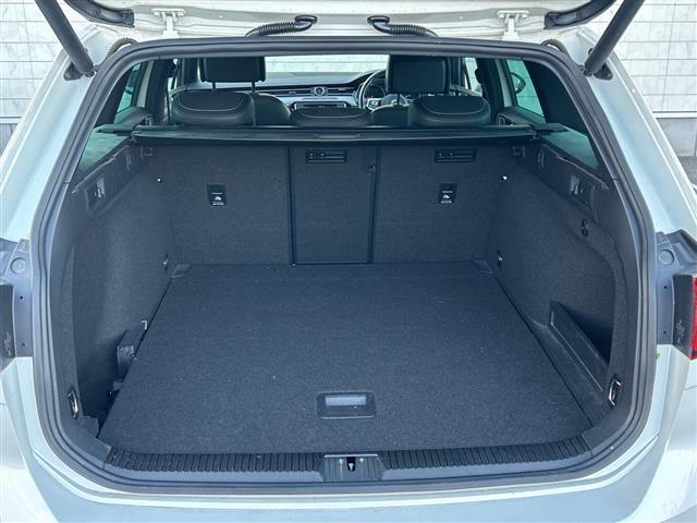 パサートヴァリアント TSI Rライン ◇純正メモリナビ・Discover Pro・Bluetooth CD DVD・バックカメラ◇追従式クルーズコントロール◇スペアキー◇電動バックドア◇レザーシート◇シートヒーター(19枚目)