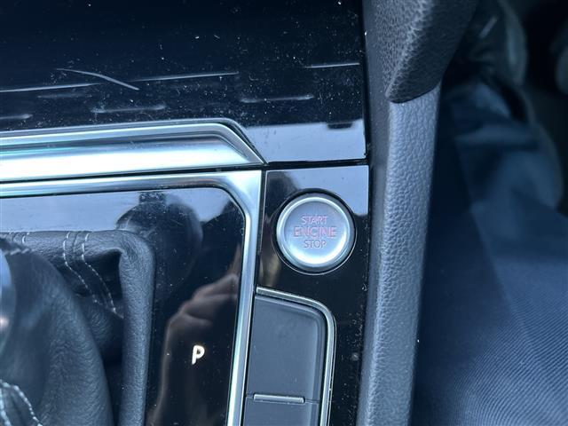 パサートヴァリアント TSI Rライン ◇純正メモリナビ・Discover Pro・Bluetooth CD DVD・バックカメラ◇追従式クルーズコントロール◇スペアキー◇電動バックドア◇レザーシート◇シートヒーター(23枚目)