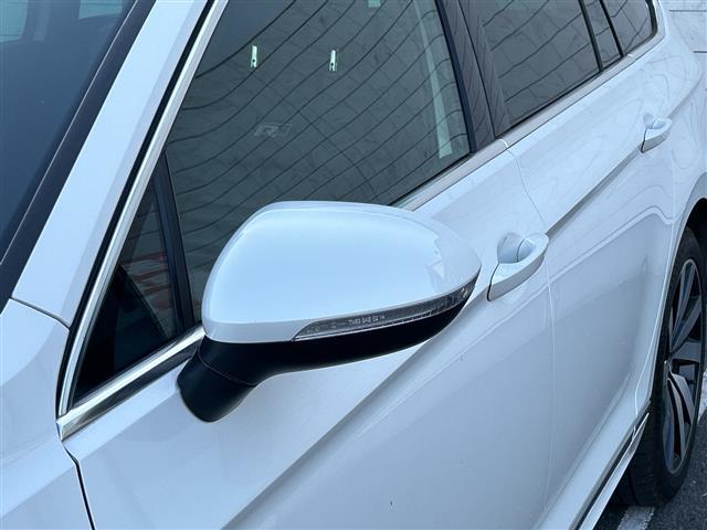 パサートヴァリアント TSI Rライン ◇純正メモリナビ・Discover Pro・Bluetooth CD DVD・バックカメラ◇追従式クルーズコントロール◇スペアキー◇電動バックドア◇レザーシート◇シートヒーター(40枚目)