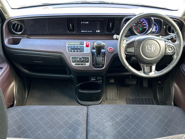 N-ONE プレミアム ツアラー・Lパッケージ スマートフォン連携ディスプレイオーディオ バックカメラ 横滑り防止装置 盗難防止装置 クルーズコントロール 本革巻ステアリング パドルシフト オートライト ディスチャージヘッドライト フォグランプ(8枚目)