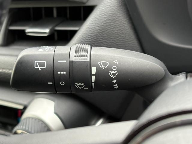 ＲＡＶ４ Ｇ　Ｚパッケージ　大型サンルーフ　黒レザーシート　パワーシート　シートヒーター　社外９型ナビ　フルセグＴＶ　ＣＤ　ＤＶＤ　ＢＴ　バックカメラ　ＥＴＣ　前後ドラレコ　ブラインドスポットモニタ　１９インチＡＷ　禁煙車（6枚目）