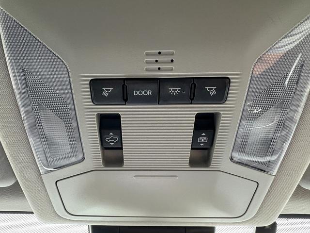 ＲＡＶ４ Ｇ　Ｚパッケージ　大型サンルーフ　黒レザーシート　パワーシート　シートヒーター　社外９型ナビ　フルセグＴＶ　ＣＤ　ＤＶＤ　ＢＴ　バックカメラ　ＥＴＣ　前後ドラレコ　ブラインドスポットモニタ　１９インチＡＷ　禁煙車（11枚目）