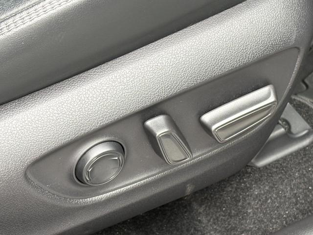ＲＡＶ４ Ｇ　Ｚパッケージ　大型サンルーフ　黒レザーシート　パワーシート　シートヒーター　社外９型ナビ　フルセグＴＶ　ＣＤ　ＤＶＤ　ＢＴ　バックカメラ　ＥＴＣ　前後ドラレコ　ブラインドスポットモニタ　１９インチＡＷ　禁煙車（26枚目）