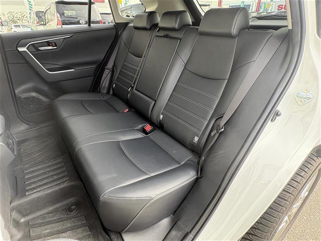 ＲＡＶ４ Ｇ　Ｚパッケージ　大型サンルーフ　黒レザーシート　パワーシート　シートヒーター　社外９型ナビ　フルセグＴＶ　ＣＤ　ＤＶＤ　ＢＴ　バックカメラ　ＥＴＣ　前後ドラレコ　ブラインドスポットモニタ　１９インチＡＷ　禁煙車（29枚目）