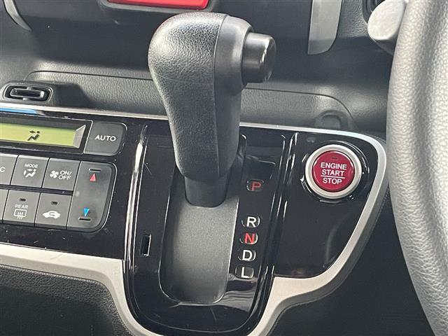 N-BOX G SSパッケージ 純正ナビ/CD/DVD/SD/ワンセグTV/ステアリングリモコン/両側パワースライドドア/バックカメラ/ドアバイザー/電動格納ミラー/純正フロアマット(11枚目)