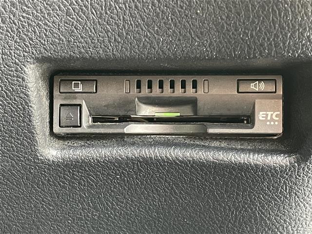 シエンタ ハイブリッドG クエロ 純正ナビ/CD/SD/BT/AM/FM/ETC/フルセグTV/衝突軽減ブレーキ/両側パワースライドドア/オートライトバックカメラ/レーンアシスト/オートマチックハイビーム/電動格納ミラー(2枚目)