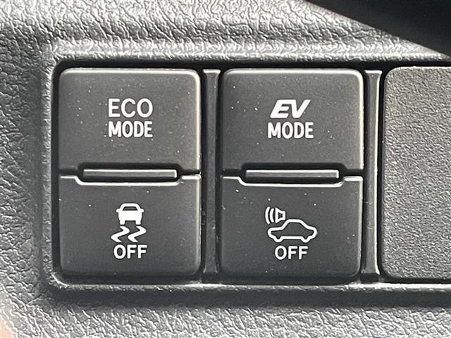 シエンタ ハイブリッドG クエロ 純正ナビ/CD/SD/BT/AM/FM/ETC/フルセグTV/衝突軽減ブレーキ/両側パワースライドドア/オートライトバックカメラ/レーンアシスト/オートマチックハイビーム/電動格納ミラー(8枚目)