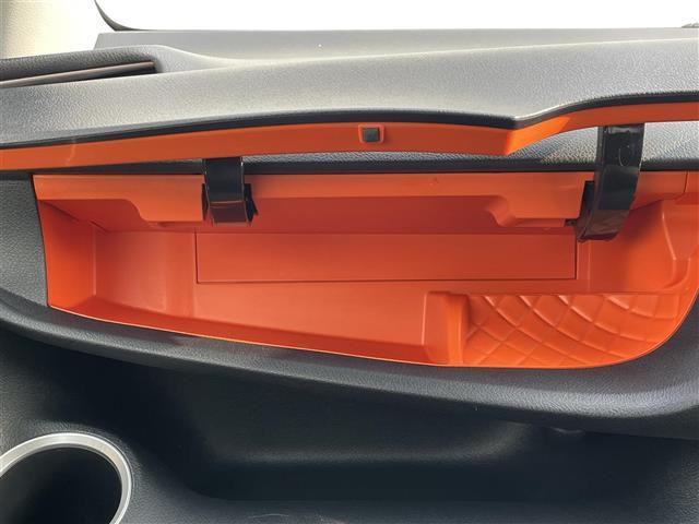 シエンタ ハイブリッドG クエロ 純正ナビ/CD/SD/BT/AM/FM/ETC/フルセグTV/衝突軽減ブレーキ/両側パワースライドドア/オートライトバックカメラ/レーンアシスト/オートマチックハイビーム/電動格納ミラー(11枚目)