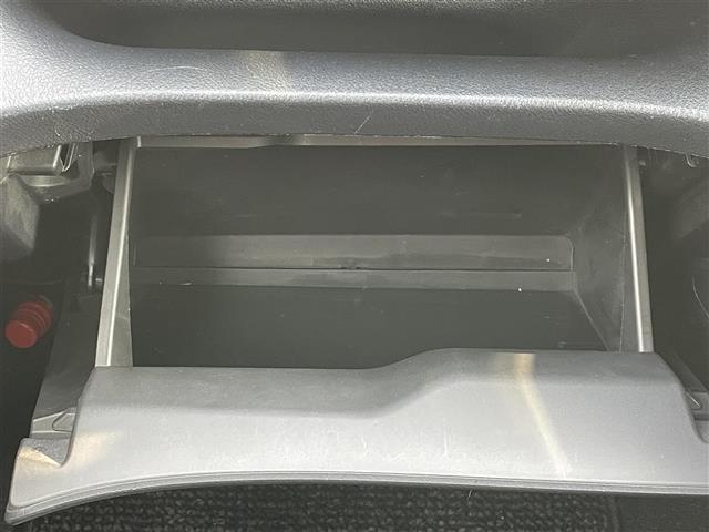 シエンタ ハイブリッドG クエロ 純正ナビ/CD/SD/BT/AM/FM/ETC/フルセグTV/衝突軽減ブレーキ/両側パワースライドドア/オートライトバックカメラ/レーンアシスト/オートマチックハイビーム/電動格納ミラー(12枚目)