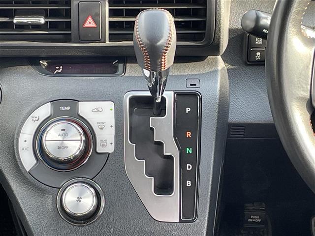 シエンタ ハイブリッドG クエロ 純正ナビ/CD/SD/BT/AM/FM/ETC/フルセグTV/衝突軽減ブレーキ/両側パワースライドドア/オートライトバックカメラ/レーンアシスト/オートマチックハイビーム/電動格納ミラー(21枚目)