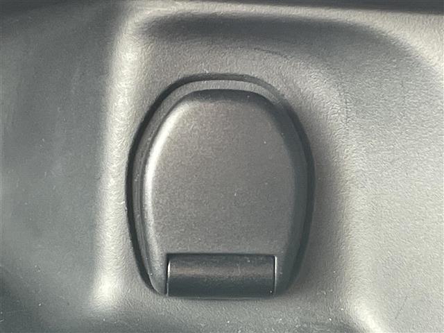 セレナ ハイウェイスター Vセレクション 純正ナビ/衝突軽減ブレーキ/ETC/フルセグTV/ハンズフリーオートスライドドア/両側パワースライドドア/センサー/ドアバイザー/バックカメラ/全周囲カメラ/電動格納ミラー/純正フロアマット(13枚目)