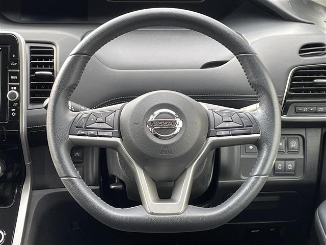 セレナ ハイウェイスター Vセレクション 純正ナビ/衝突軽減ブレーキ/ETC/フルセグTV/ハンズフリーオートスライドドア/両側パワースライドドア/センサー/ドアバイザー/バックカメラ/全周囲カメラ/電動格納ミラー/純正フロアマット(18枚目)