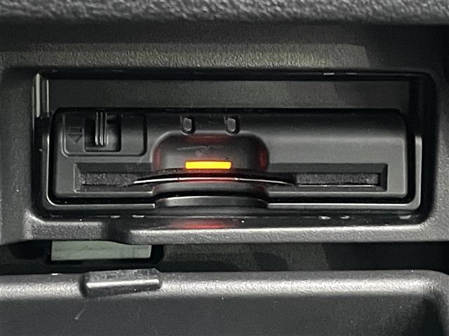 セレナ ハイウェイスター　プロパイロットエディション　ワンオーナー　純正９インチメモリーナビ　後席用フリップダウンモニター　ハンズフリーパワースライドドア　　　ナビ連動ドライブレコーダー　エマージェンシーブレーキ　車線逸脱警報（2枚目）