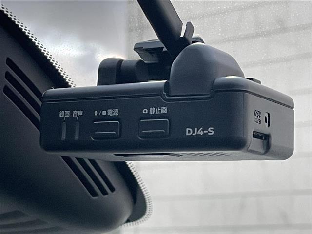 セレナ ハイウェイスター　プロパイロットエディション　ワンオーナー　純正９インチメモリーナビ　後席用フリップダウンモニター　ハンズフリーパワースライドドア　　　ナビ連動ドライブレコーダー　エマージェンシーブレーキ　車線逸脱警報（3枚目）