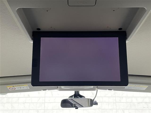 セレナ ハイウェイスター　プロパイロットエディション　ワンオーナー　純正９インチメモリーナビ　後席用フリップダウンモニター　ハンズフリーパワースライドドア　　　ナビ連動ドライブレコーダー　エマージェンシーブレーキ　車線逸脱警報（5枚目）