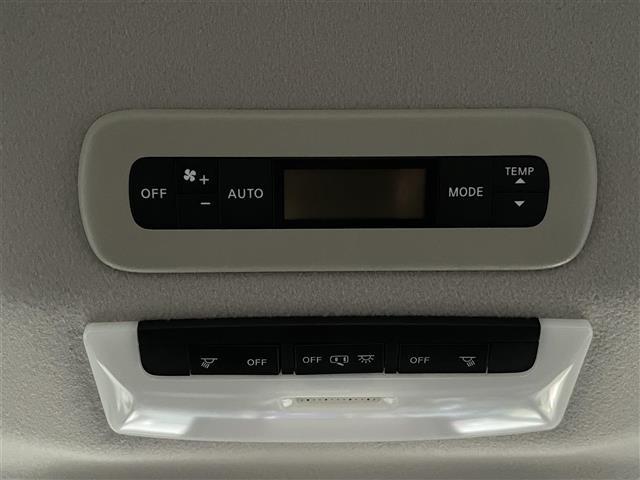 セレナ ハイウェイスター　プロパイロットエディション　ワンオーナー　純正９インチメモリーナビ　後席用フリップダウンモニター　ハンズフリーパワースライドドア　　　ナビ連動ドライブレコーダー　エマージェンシーブレーキ　車線逸脱警報（12枚目）