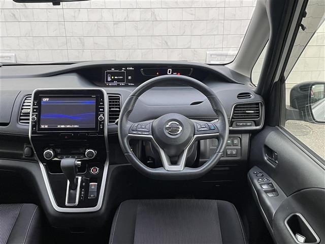 セレナ ハイウェイスター　プロパイロットエディション　ワンオーナー　純正９インチメモリーナビ　後席用フリップダウンモニター　ハンズフリーパワースライドドア　　　ナビ連動ドライブレコーダー　エマージェンシーブレーキ　車線逸脱警報（16枚目）